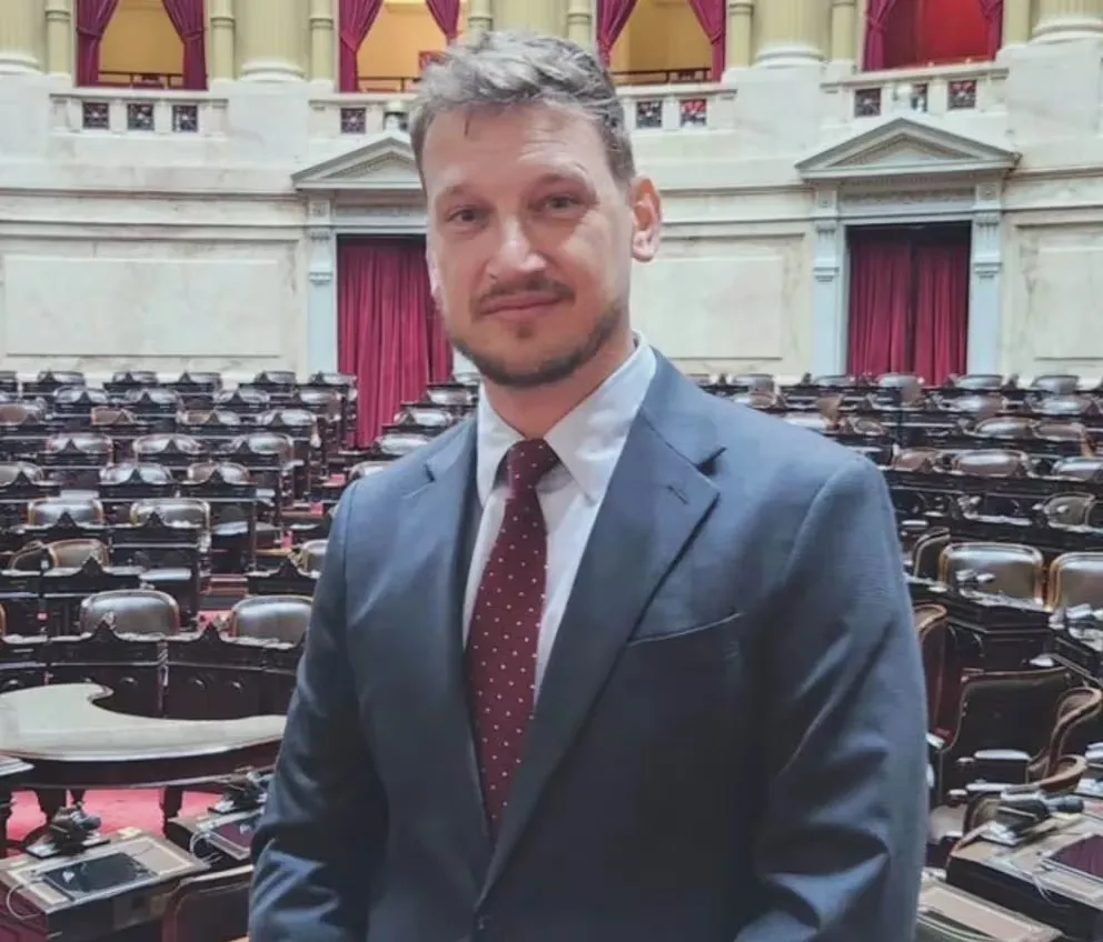 Diputado Kiczka prófugo tras ser acusado de pedofilia