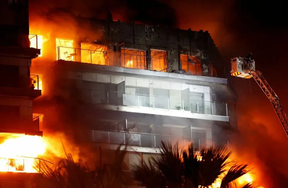 Incendio en un edificio de Valencia