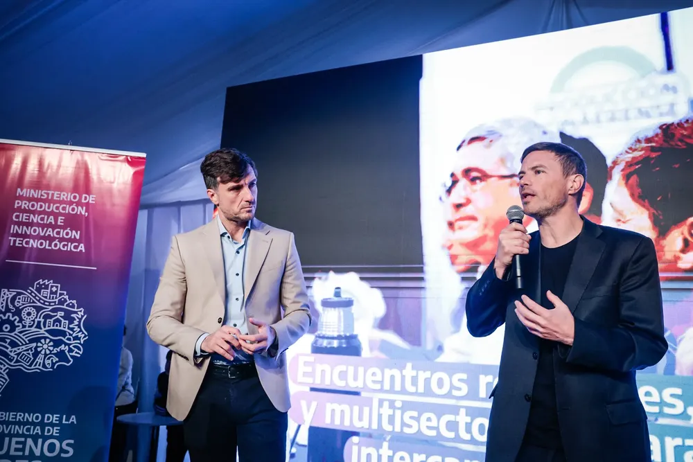 Lucas Ghi junto al ministro Augusto Costa