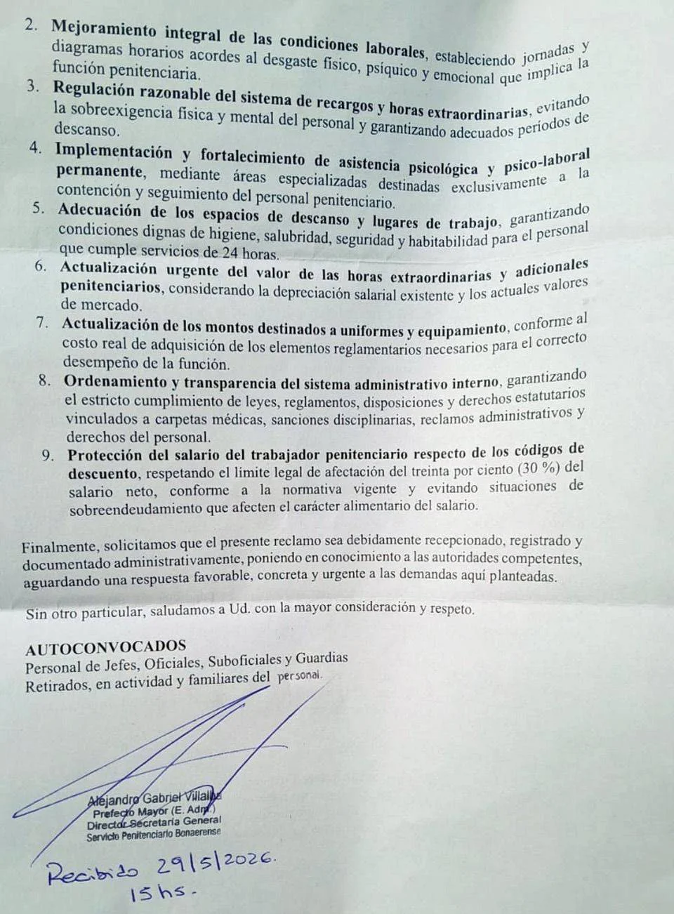 El petitorio presentado tras la movilización.