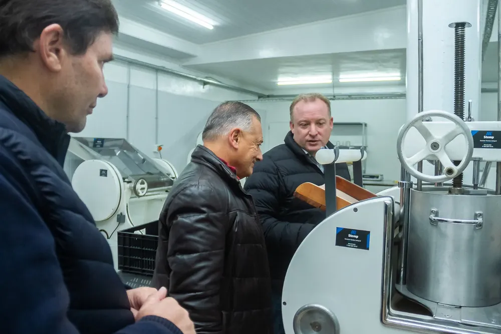 Gelené recorrió la fábrica de pastas “La Florense”