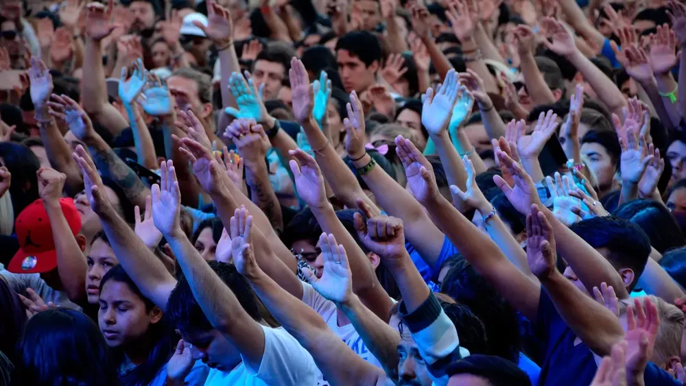 Cafiero destaco el trabajo social de las iglesias evangelicas en un encuentro con esa congregacion