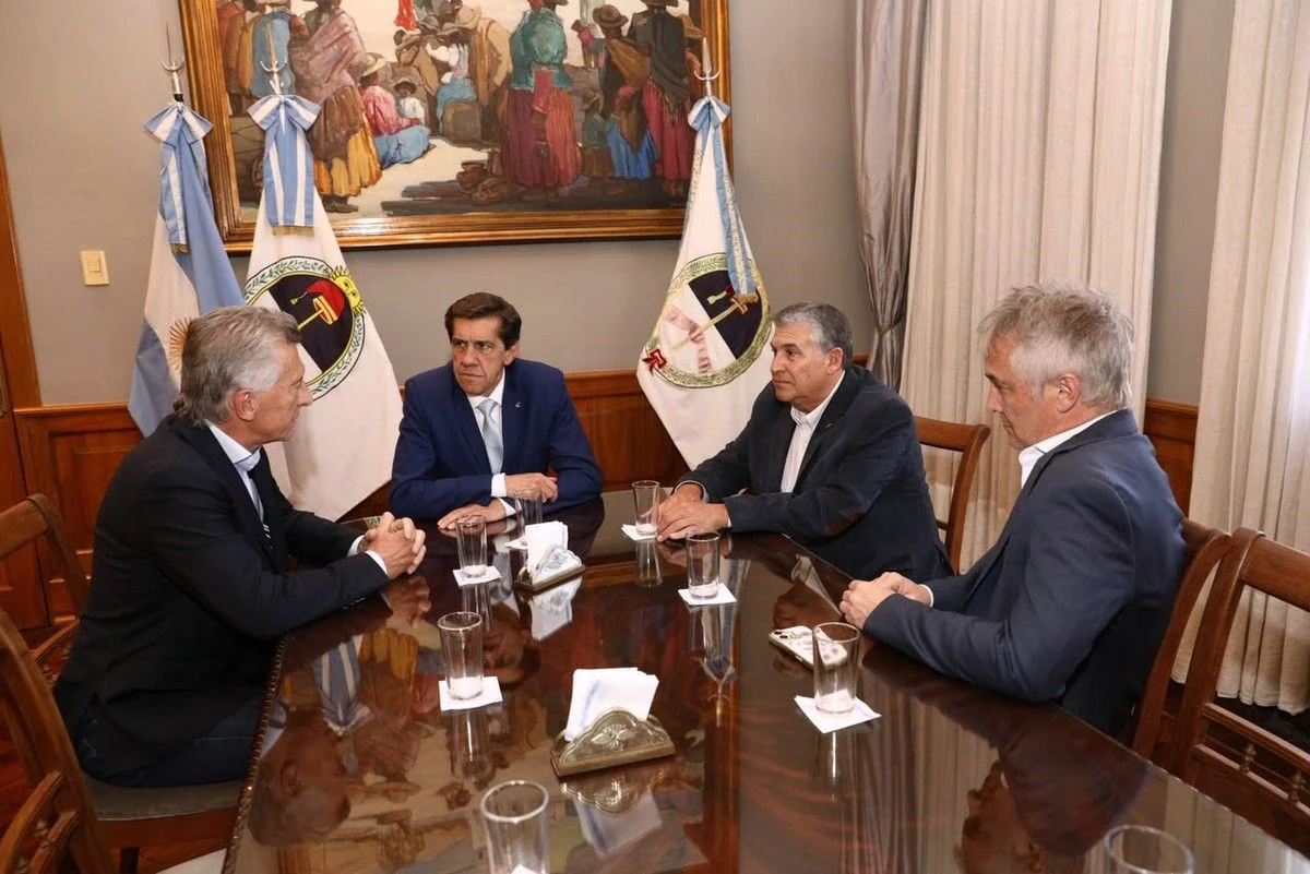 Macri, reunido con el gobernador de Jujuy, Carlos Sadir. También participó el diputado nacional Fernando de Andreis.