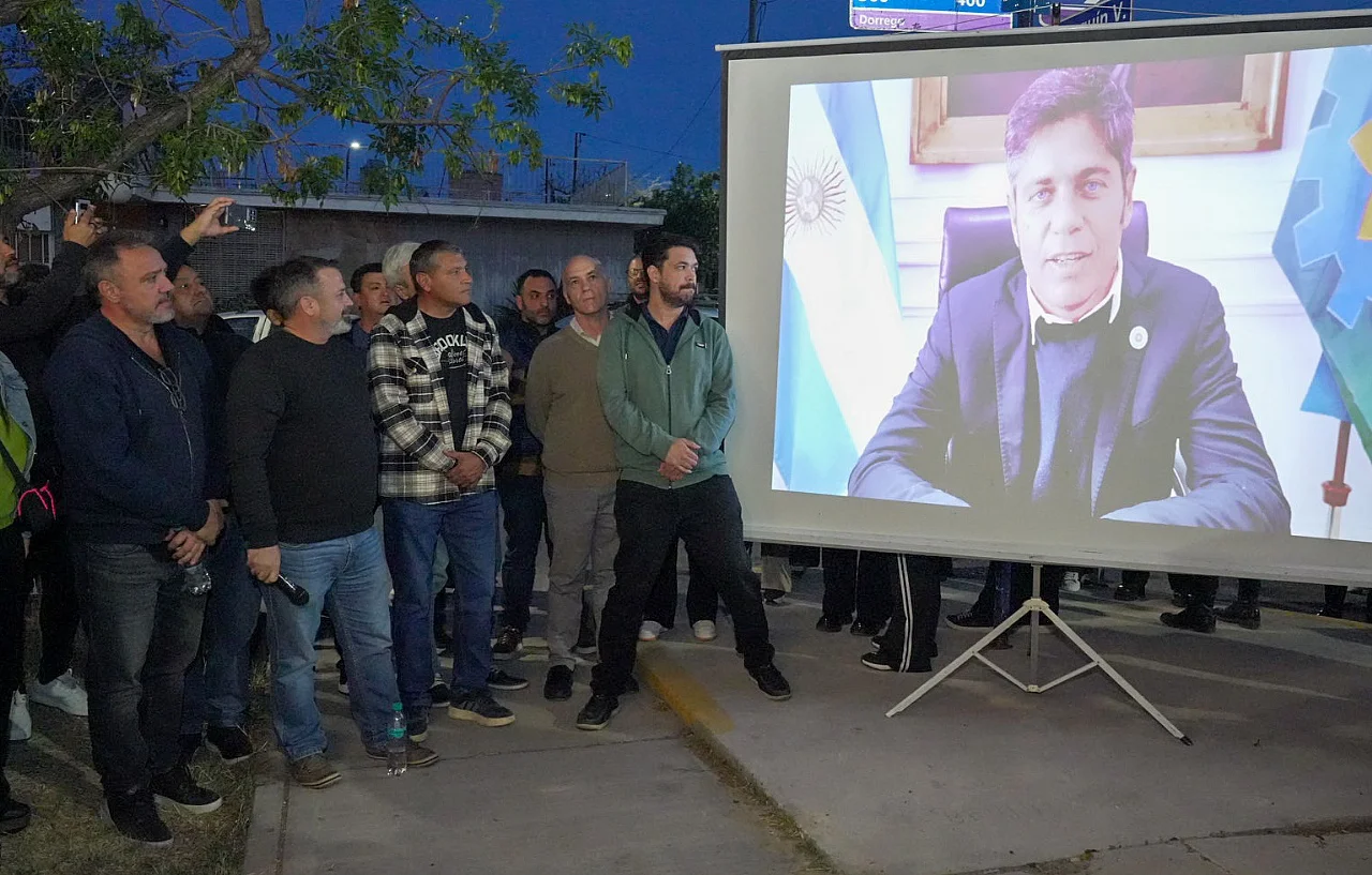 Kicillof amplía la base de su proyecto nacional entre reclamos de internas y tensiones en el PJ.