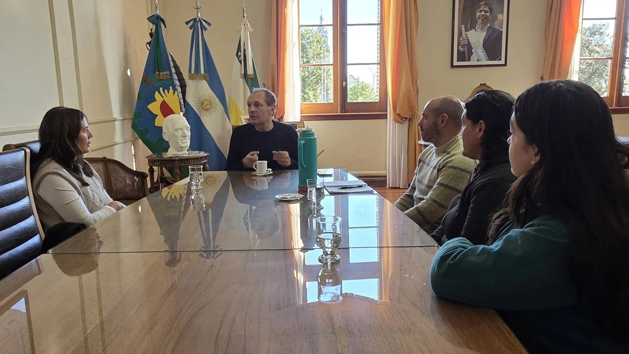 El intendente Stadnik se reunió con la comunidad educativa de El Billar por el estado de los caminos