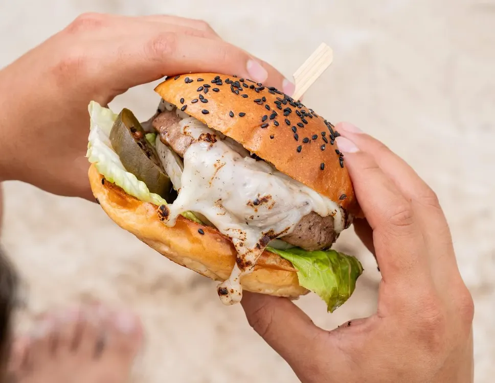 Comer en Brasil, mucho más barato: familia argentina revela lo que pagó