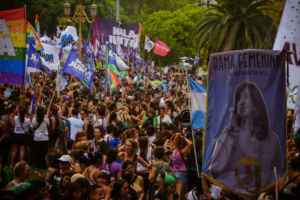 Las mujeres bonaerenses marcharon contra el ajuste de Milei7