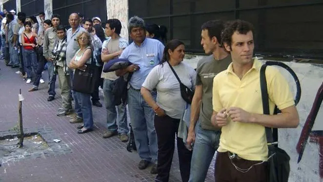 Gente buscando trabajo