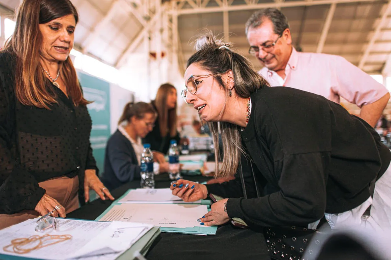 Más familias de Morón se suman a la firma gratuita de escritura de viviendas 3