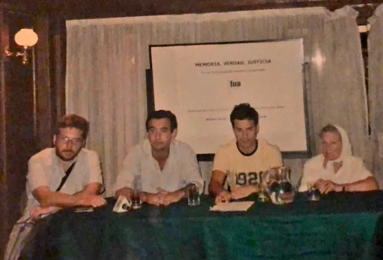 Abad junto a Nora Cortiñas.