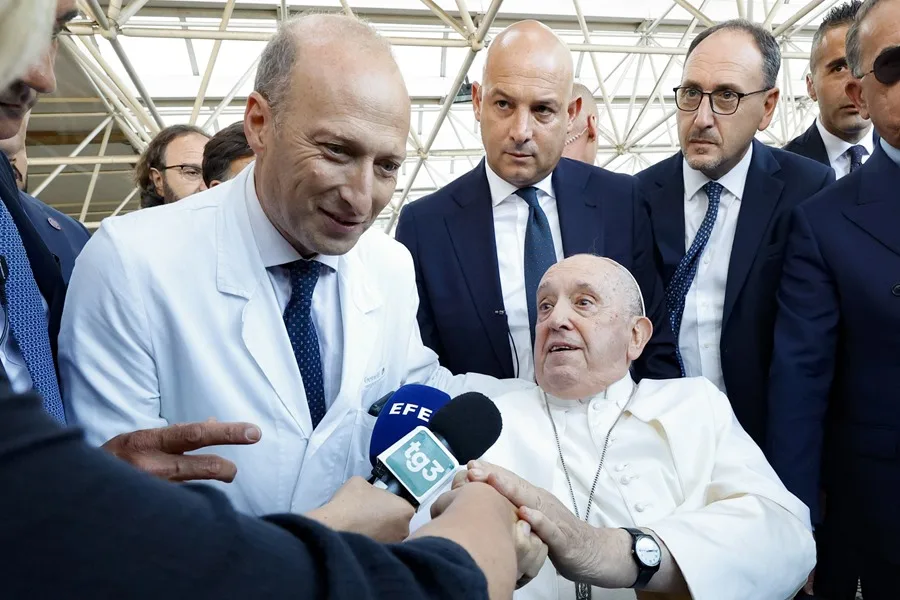El médico del hospital Gemelli contó cómo fueron los últimos minutos de vida del Papa Francisco Foto EFE EPA