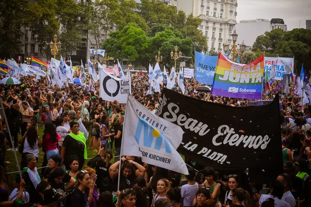 Las mujeres bonaerenses marcharon contra el ajuste de Milei6