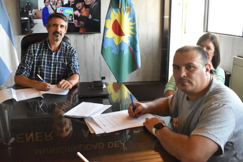 Ianantuony firmó convenio con el Sindicato de Municipales.