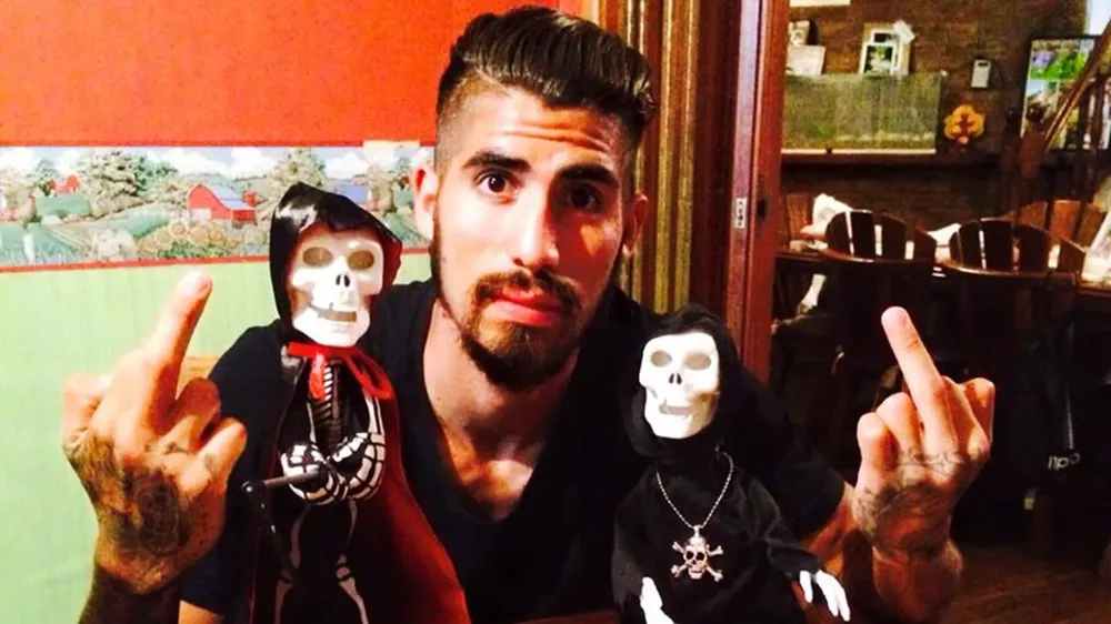 Condenan a Junior Benítez por agredir y amenazar a la familia de su expareja