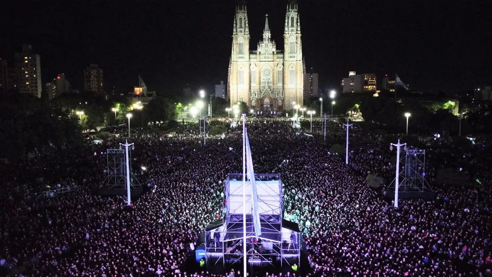 Aniversario de La Plata música, cultura y una multitud en Plaza Moreno 2