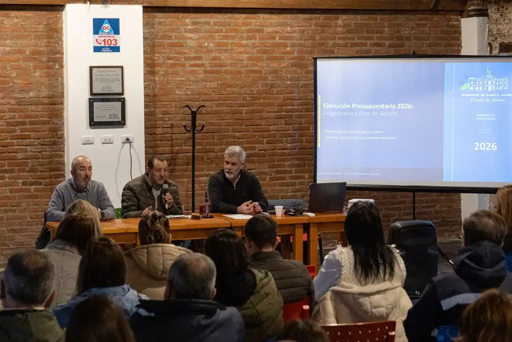 El intendente Marini, en una reunión ampliada con su gabinete.