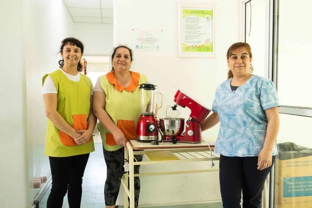 Acerbo realizó la entrega de equipamiento en instituciones educativas de la ciudad. 2