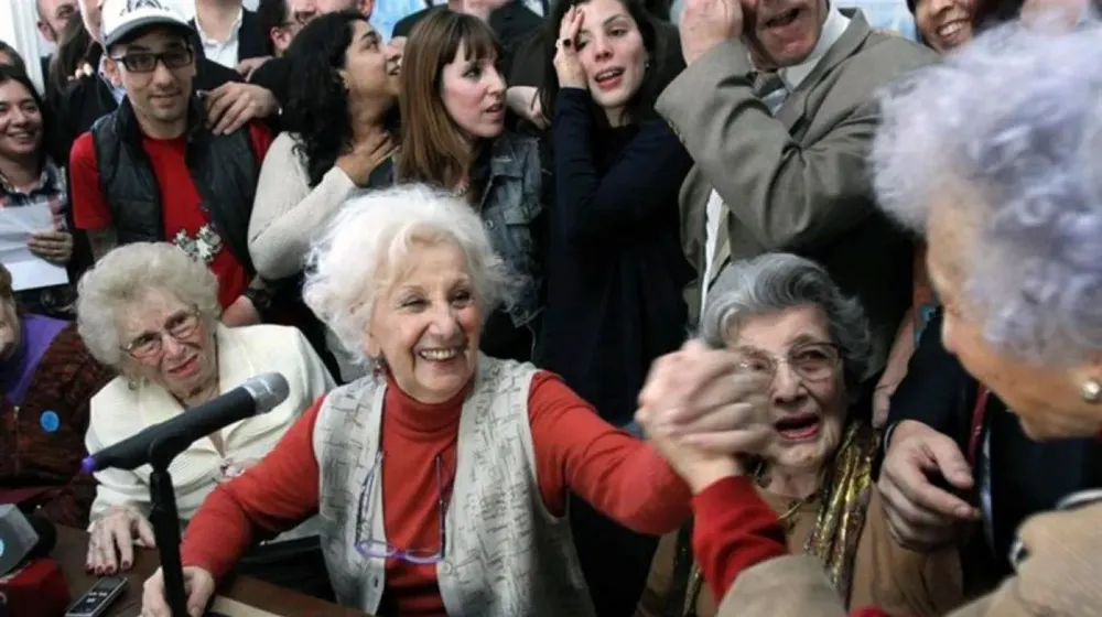 Abuelas de Plaza de Mayo