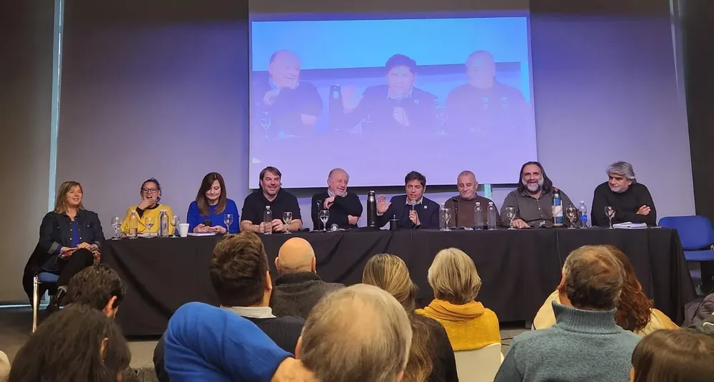 Kicillof y líderes gremiales presentan la lista de Fuerza Patria