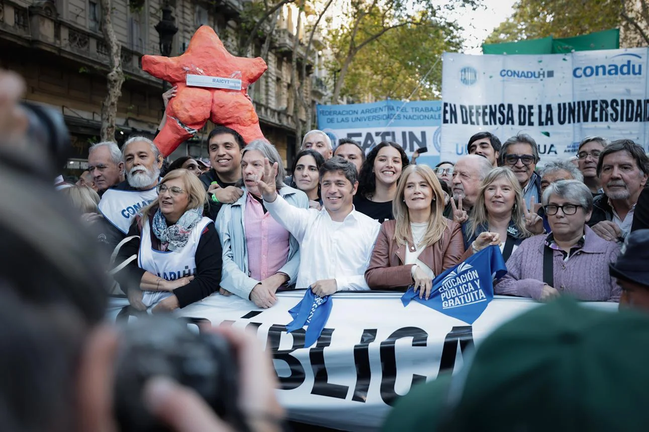 Kicillof participó de la cuarta marcha universitaria