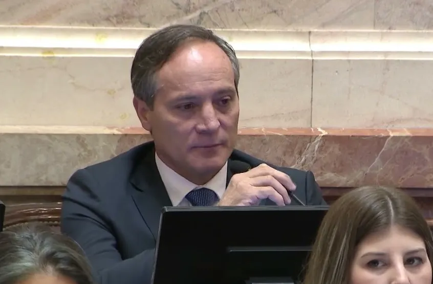 El kirchnerismo va por la banca de Camau Espínola