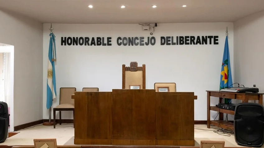 Polémica en los distritos: acusan a ediles libertarios de romper reglas institucionales para ganar visibilidad